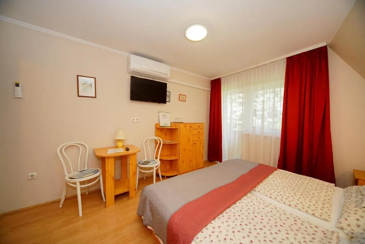 Siesta Vendeghaz Villa Eğri 0*,