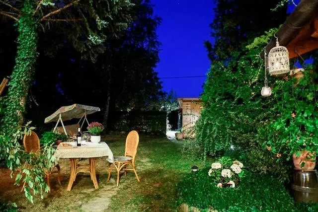 Siesta Vendeghaz Villa Eğri