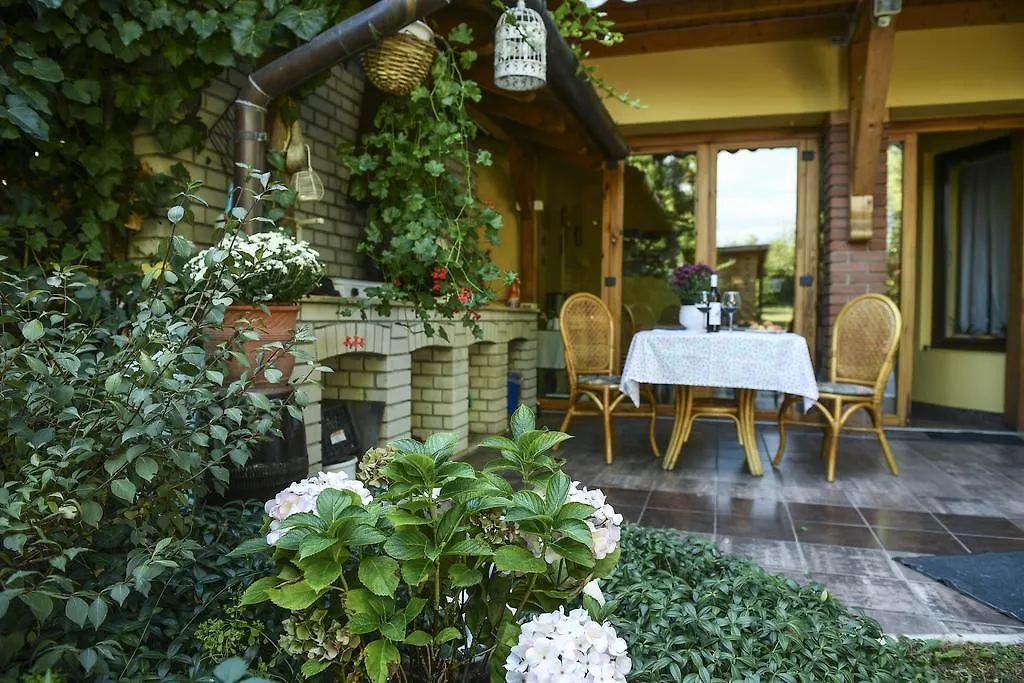 Tatil Evi Siesta Vendeghaz Villa Eğri