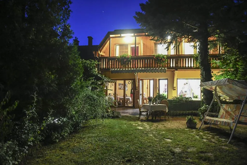 Siesta Vendeghaz Villa Eğri